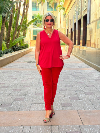 HOLIDAY RED SLEEVELESS TAILORED V TOP