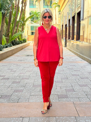 HOLIDAY RED SLEEVELESS TAILORED V TOP