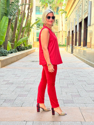 HOLIDAY RED SLEEVELESS TAILORED V TOP