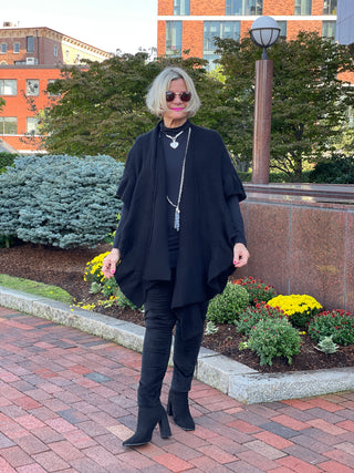 HOLIDAY RUFFLE BLACK WRAP