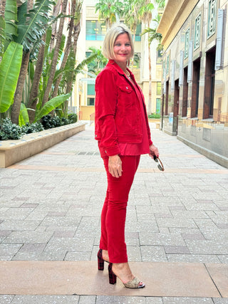 HOLIDAY RED SLEEVELESS TAILORED V TOP