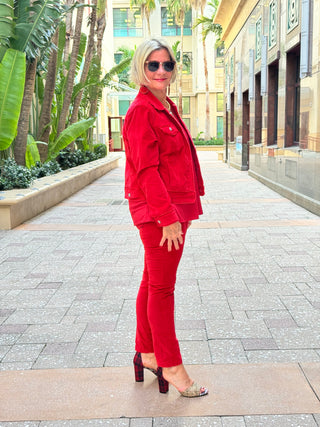 HOLIDAY RED SLEEVELESS TAILORED V TOP