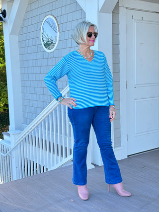 AQUA STRIPE V  NECK TOP