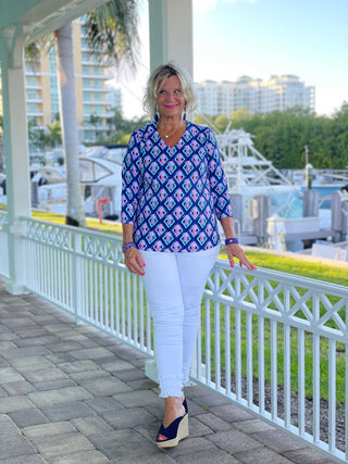 PINEAPPLE VAC V NECK TOP